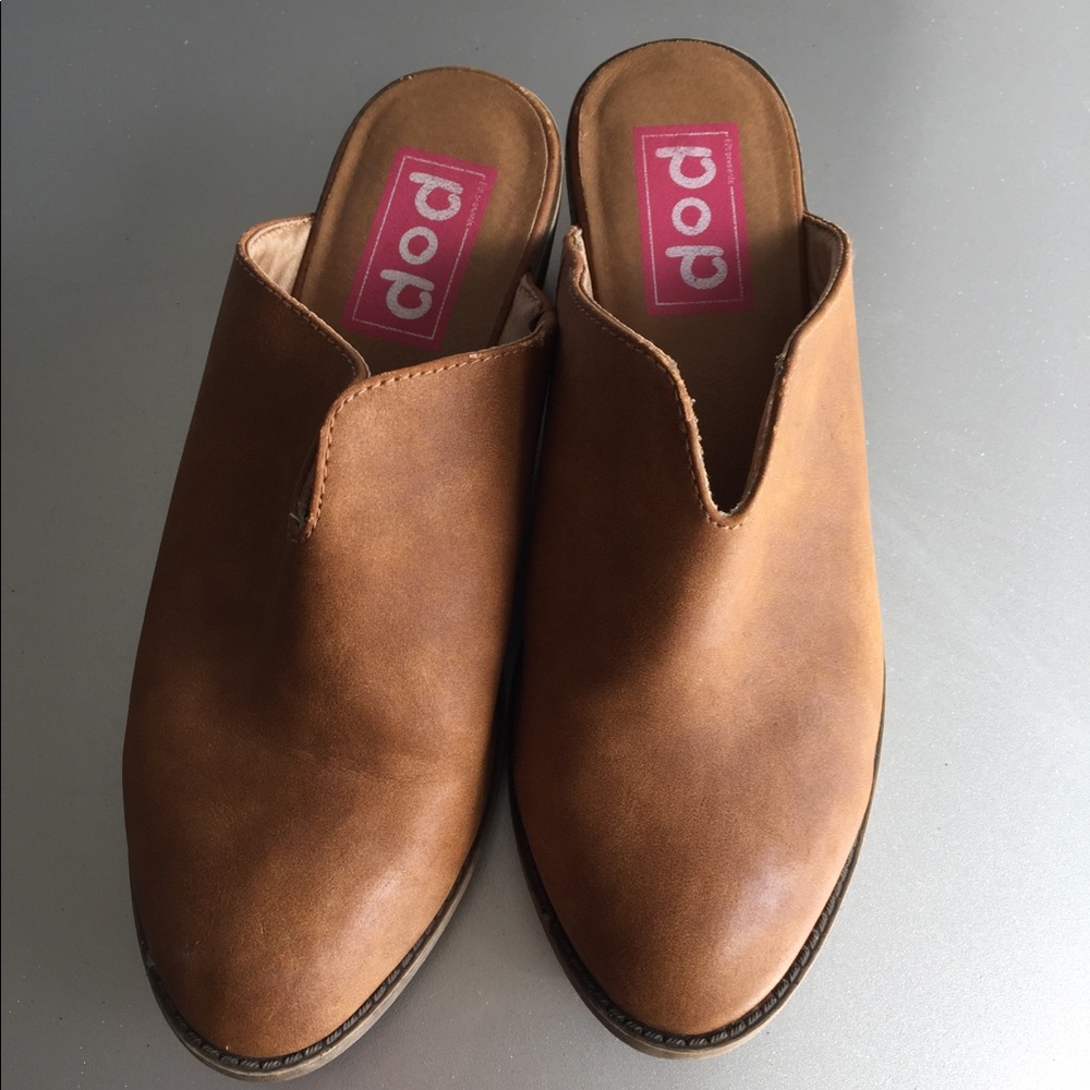 Slip on shoe with heal